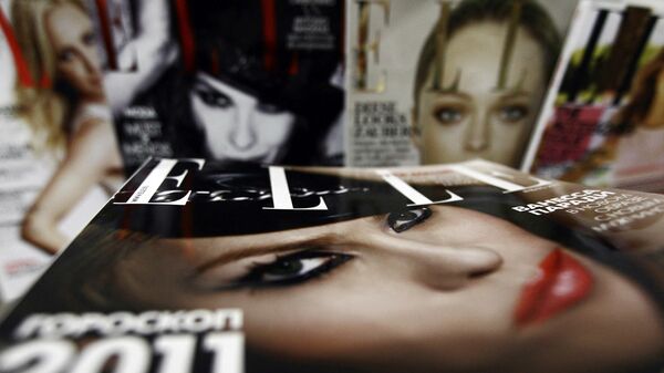 Обложки некоторых выпусков французского журнала Elle, фото из архива - Sputnik Азербайджан