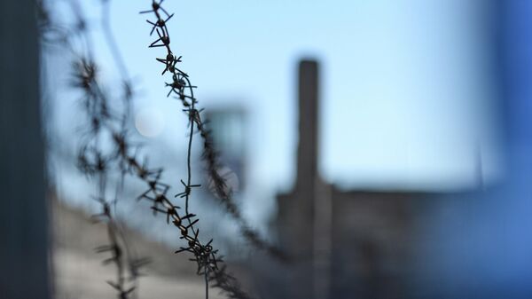 Колючие проволоки в тюрьме в Баку, фото из архива - Sputnik Азербайджан