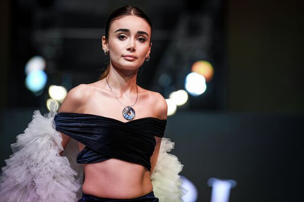 Azerbaijan Fashion Week собрал всех модниц и модников страны, которые не могли пропустить такое событие. - Sputnik Азербайджан