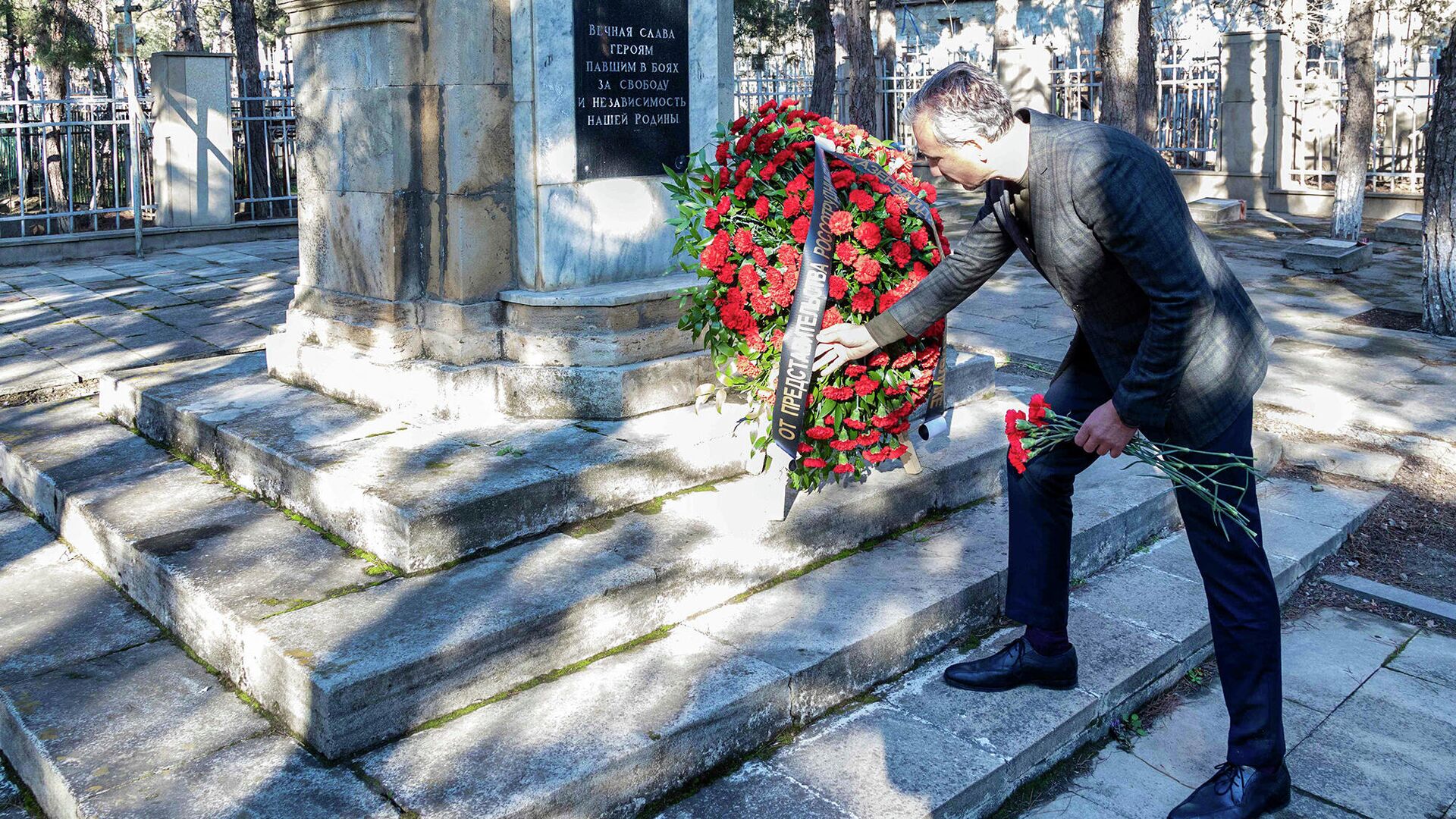 Церемония возложения цветов ко Дню Неизвестного Солдата состоялась в Баку - Sputnik Азербайджан, 1920, 03.12.2021