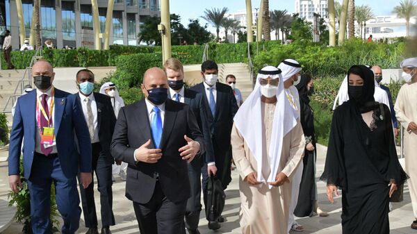 Председатель правительства РФ Михаил Мишустин с представителями делегации ОАЭ перед открытием Национального дня России на Всемирной универсальной выставке ЭКСПО-2020 в Дубае - Sputnik Азербайджан