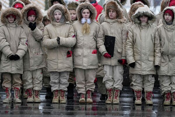 Члены Национального движения кадетов Российской молодой армии отмечают 80-ю годовщину битвы под Москвой, в парке Патриот под Москвой. - Sputnik Азербайджан