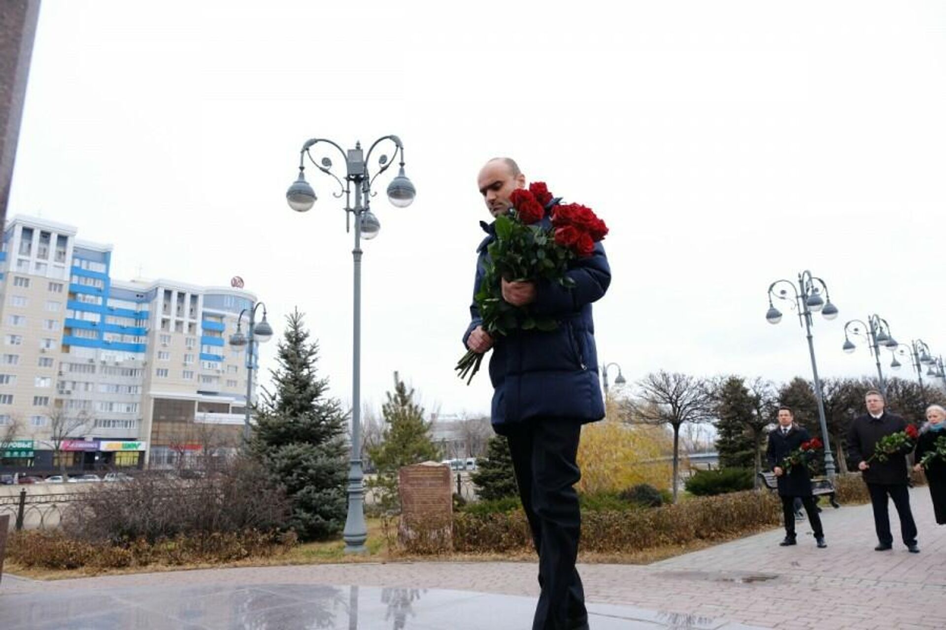В Астрахани почтили память Гейдара Алиева - Sputnik Азербайджан, 1920, 11.12.2021