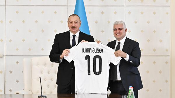 Prezident İlham Əliyev Qarabağ futbol klubunun üzvlərini qəbul edib - Sputnik Azərbaycan