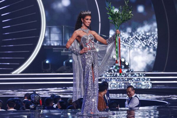 Представительница Италии в национальном костюме на конкурсе красоты &quot;Мисс Вселенная-2021&quot; в Израиле. - Sputnik Азербайджан