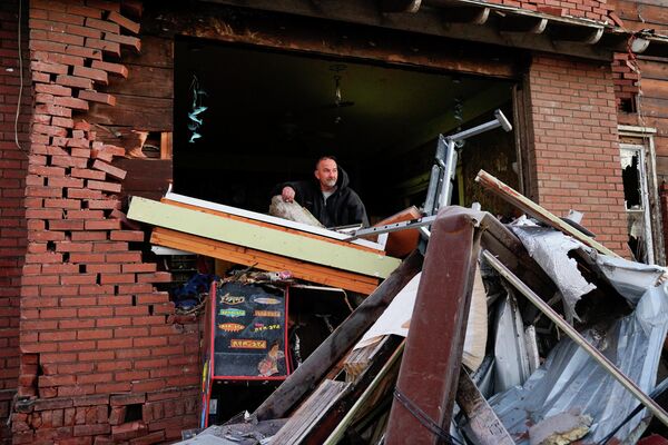 Населению пришлось ночевать в разрушенных домах, чтобы спасти оставшееся имущество от мародеров. - Sputnik Азербайджан
