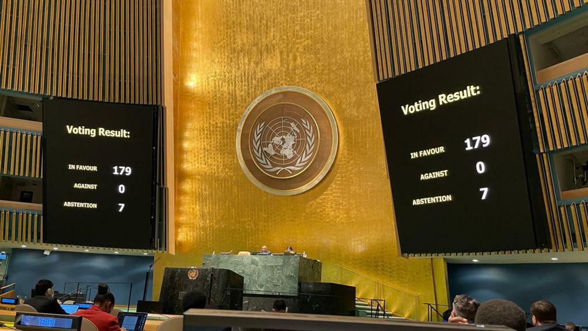 Логотип ООН в зале заседания, фото из архива - Sputnik Азербайджан, 1920, 17.12.2021