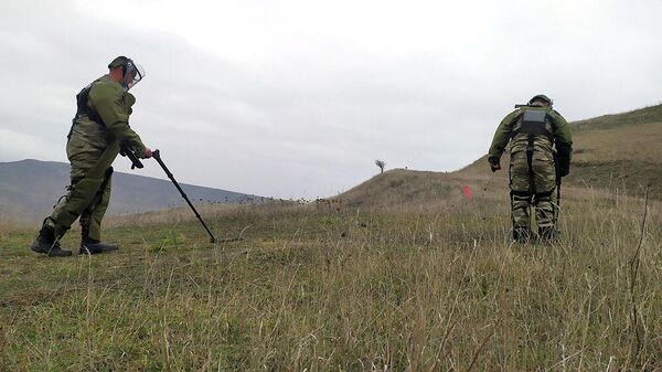 Азербайджанские и турецкие сапёры продолжают работы по очистке освобожденных территорий от мин и неразорвавшихся боеприпасов - Sputnik Азербайджан