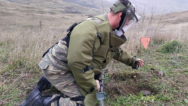 Азербайджанские и турецкие сапёры продолжают работы по очистке освобожденных территорий от мин и неразорвавшихся боеприпасов - Sputnik Азербайджан