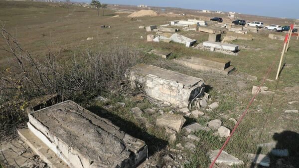 Омбудсмен Азербайджана осуществляет миссию по установлению фактов разрушения кладбищ во время оккупации вооруженными силами Армении Физулинского района - Sputnik Азербайджан