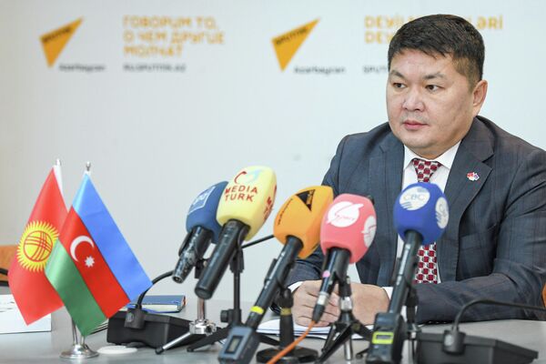 Посол Кыргызстана Кайрат Осмоналиев в ходе конференции, проходившей в мультимедийном пресс-центре Sputnik Азербайджан - Sputnik Азербайджан