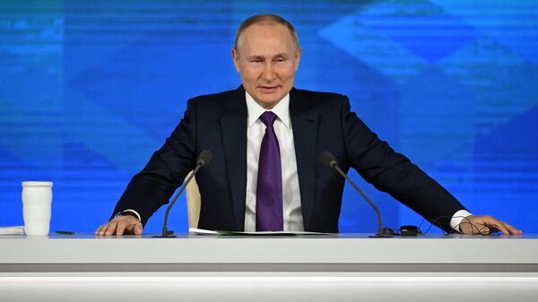 Президент РФ Владимир Путин на большой ежегодной пресс-конференции  - Sputnik Азербайджан