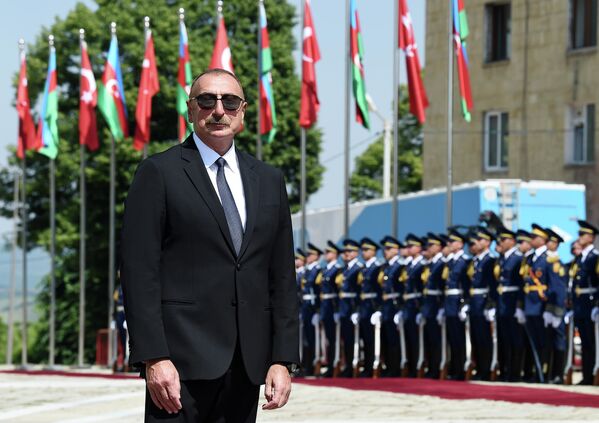 Президент Ильхам Алиев на церемонии встречи президента Турции Реджепа Тайипа Эрдогана в городе Шуша. - Sputnik Азербайджан