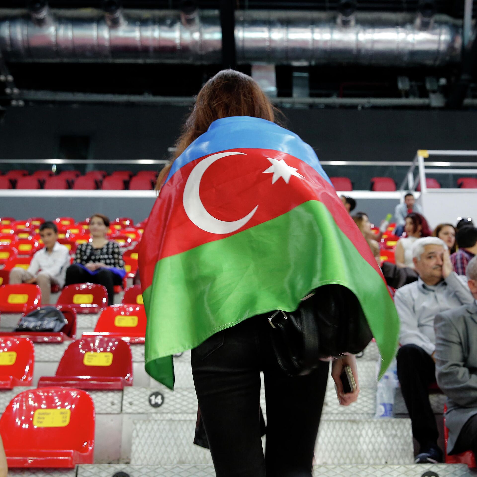 Погода в азербайджане 2022. Девушка с флагом Азербайджана. Фото флага. Баку 2022. Семён Ихиилов Баку 2022.