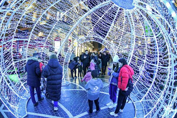 Новогодний туннель в центре столицы. - Sputnik Азербайджан