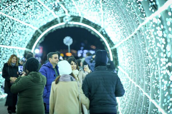Туннель, сквозь который можно попасть на Бакинский бульвар. - Sputnik Азербайджан