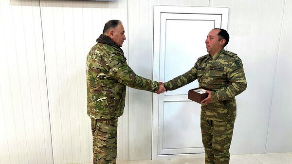 Начальник Генерального штаба азербайджанской армии Керим Велиев посетил воинские части, дислоцированные в Кельбаджарском районе - Sputnik Азербайджан