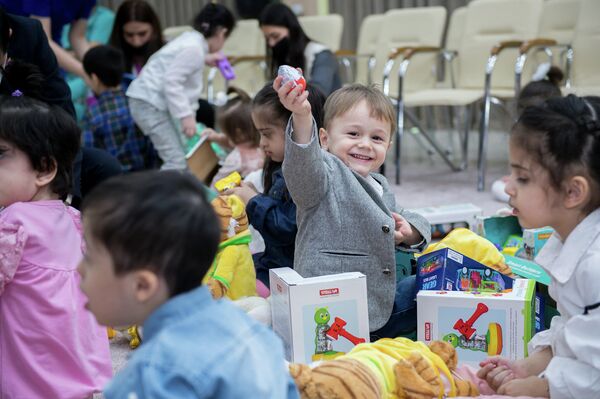 Фонд Гейдара Алиева создал праздник для детей, нуждающихся в особой заботе - Sputnik Азербайджан