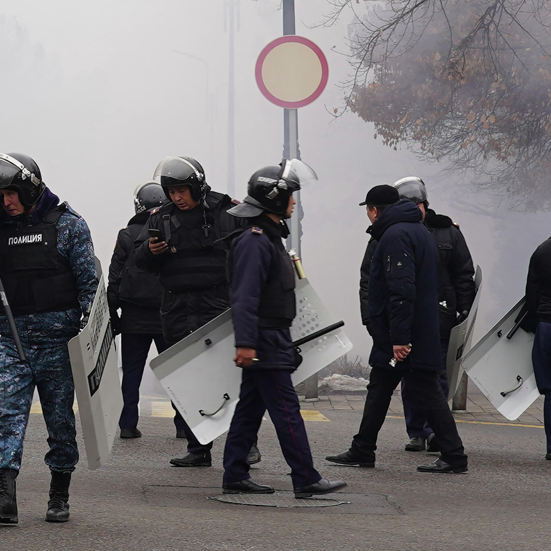 Новости 1 канала про теракт. Погромы в Казахстане. Силовики окружили. Полиция оцепила.