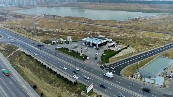Qanlı gölün qərb hissəsi boyunca Yasamal Yaşayış Kompleksinə qədər yeni avtomobil yolu - Sputnik Azərbaycan