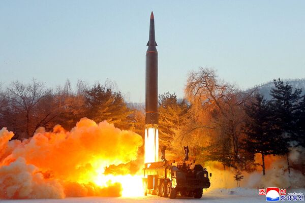 В КНДР пояснили, что пуск понадобился, чтобы подтвердить данные о технических характеристиках разработанной ракеты. - Sputnik Азербайджан