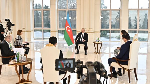 Azərbaycan Prezidenti İlham Əliyev yerli televiziya kanallarına müsahibə verib - Sputnik Азербайджан