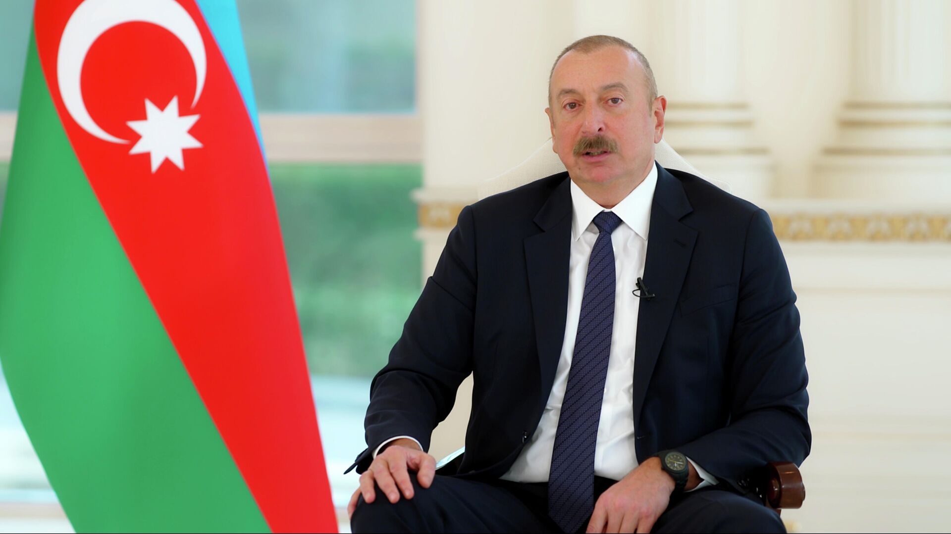 Президент Ильхам Алиев во время интервью местным телеканалам - Sputnik Азербайджан, 1920, 13.01.2022