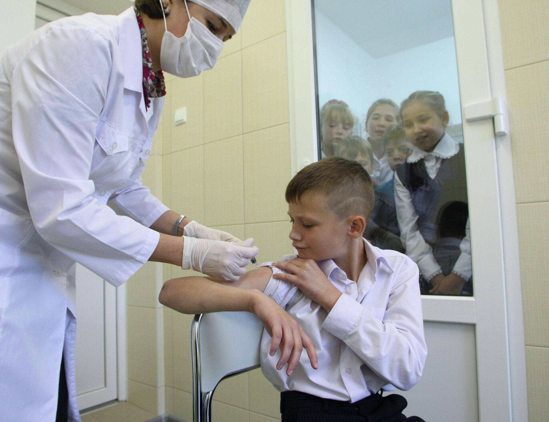 Вакцинация ребенка против гриппа - Sputnik Азербайджан, 1920, 18.10.2022