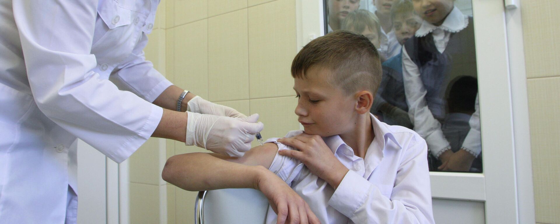 Вакцинация ребенка против гриппа - Sputnik Азербайджан, 1920, 13.01.2022