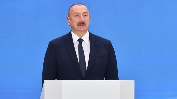 Президент Ильхам Алиев на церемонии закладки фундамента электростанции - Sputnik Азербайджан