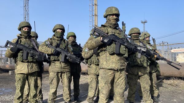 Военнослужащие из состава российского контингента миротворческих сил ОДКБ (Организация Договора о коллективной безопасности), охраняющие территорию ТЭЦ-3 в Алма-Ате - Sputnik Azərbaycan