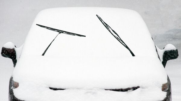 Автомобиль в снегу  - Sputnik Азербайджан