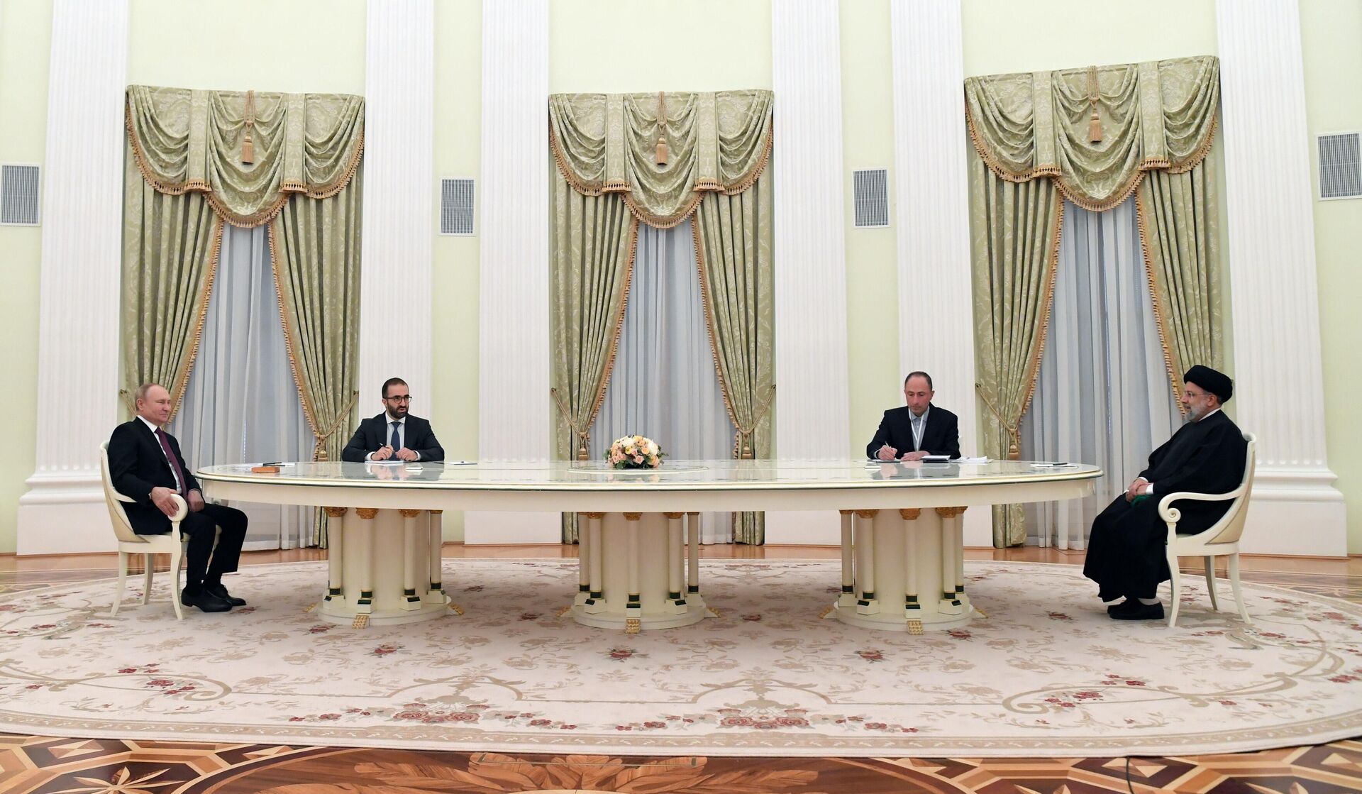 Встреча президента РФ В. Путина с президентом Ирана И. Раиси - Sputnik Azərbaycan, 1920, 19.01.2022