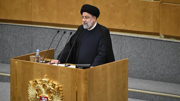 Президент Исламской Республики Иран Сейед Эбрахим Раиси выступает на пленарном заседании Госдумы РФ - Sputnik Азербайджан