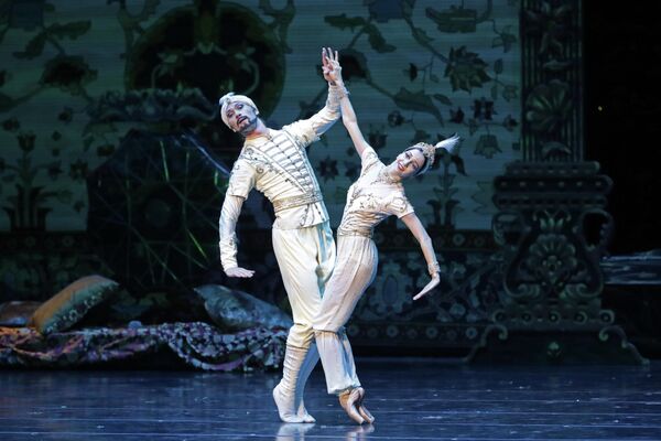 Сцена из балета &quot;Тысяча и одна ночь&quot; на новой сцене Мариинского театра в Санкт-Петербурге - Sputnik Азербайджан