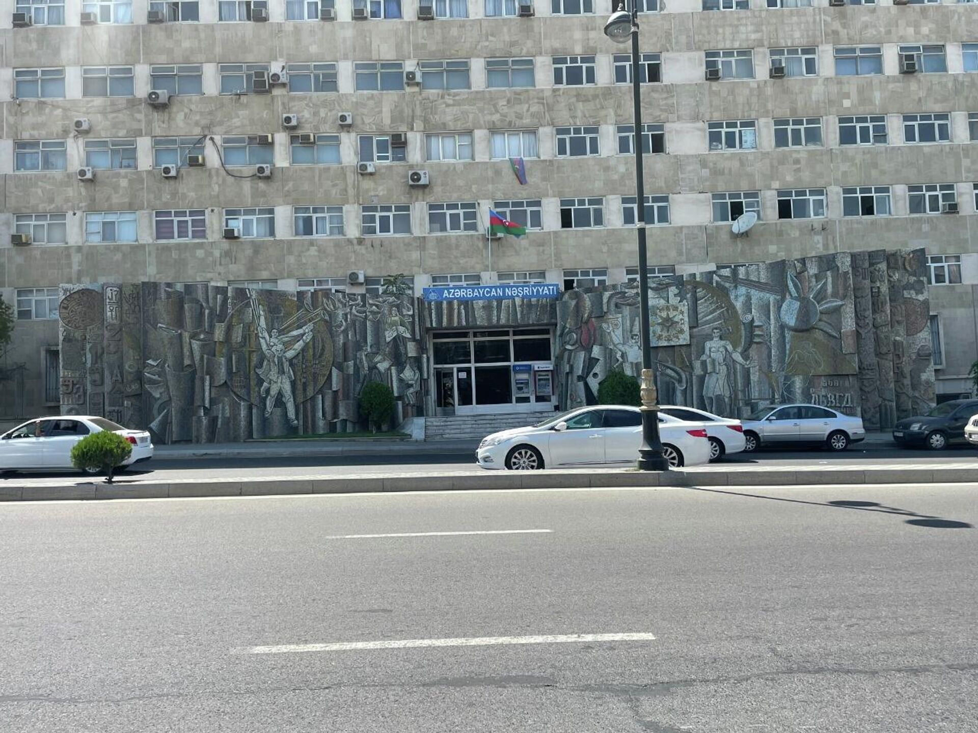 Мозаика на здании издательства «Азербайджан» - Sputnik Азербайджан, 1920, 25.01.2022