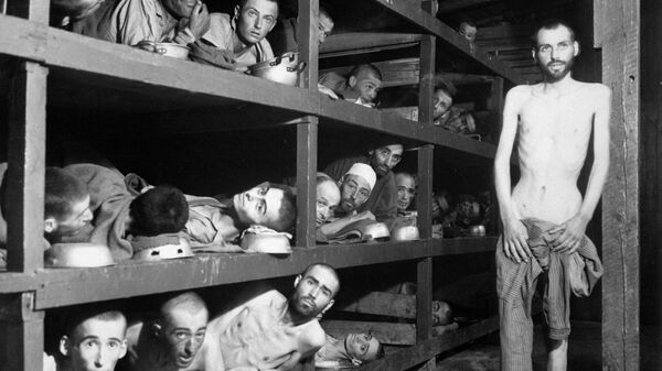 Освобождённые узники Бухенвальда, 16 апреля 1945 года - Sputnik Азербайджан