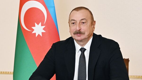 Президент  Ильхам Алиев принял в видеоформате генерального секретаря Всемирной таможенной организации Кунио Микурию - Sputnik Азербайджан