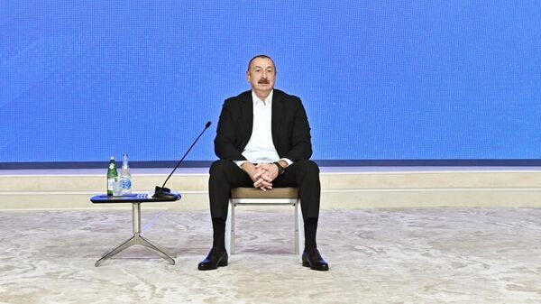 Ильхам Алиев принимает участие в Форуме молодежи - Sputnik Азербайджан