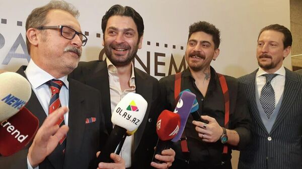Türkiyəli aktyor Ozan Akbaba Anka filminin Park Cinema Flame Towers-də keçirilən qala gecəsində - Sputnik Azərbaycan