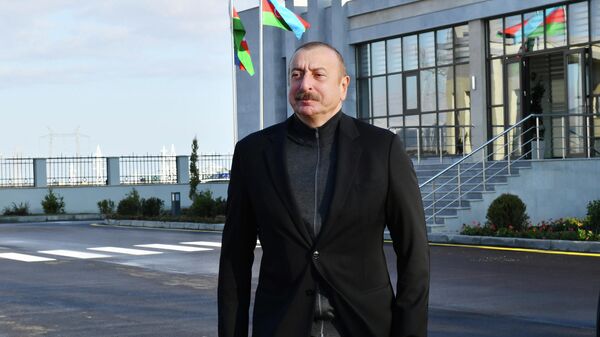 Президент Азербайджана Ильхам Алиев на открытии реконструированной подстанции Яшма - Sputnik Азербайджан