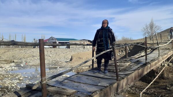 Мост у села Зейва, расположенного у подножия хребта Муровдаг в Геранбойском районе - Sputnik Азербайджан
