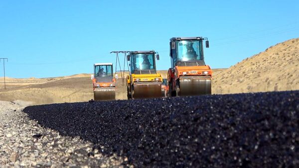 Строительство новой автомобильной дороги в Абшеронском районе - Sputnik Азербайджан