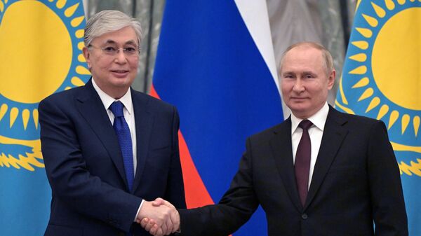 Президент РФ В. Путин провел переговоры с президентом Казахстана К.-Ж. Токаевым - Sputnik Azərbaycan