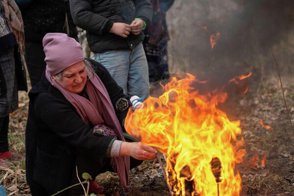 Жители товузского села отмечают праздник Хыдыр Наби в ночь с 10 на 11 февраля. По поверьям, именно с этого времени начинаются ночи Хыдыра - предвестника весны. - Sputnik Азербайджан