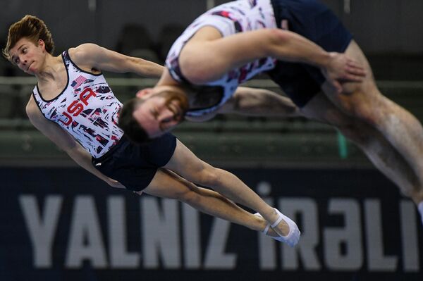 Американские спортсмены во время выступления на Кубке мира по прыжкам на батуте в Баку. - Sputnik Азербайджан