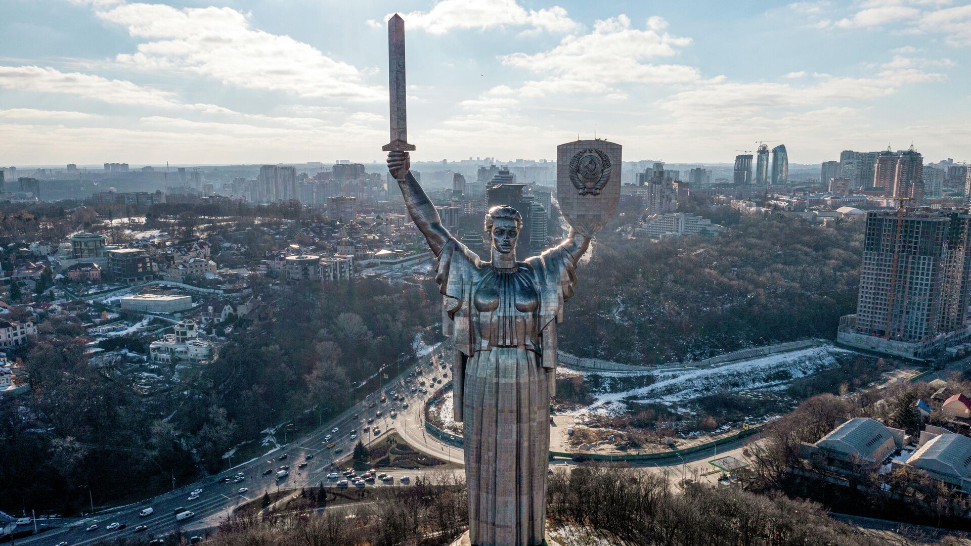 Монумент Родина-Мать в Киеве - Sputnik Азербайджан, 1920, 14.02.2022