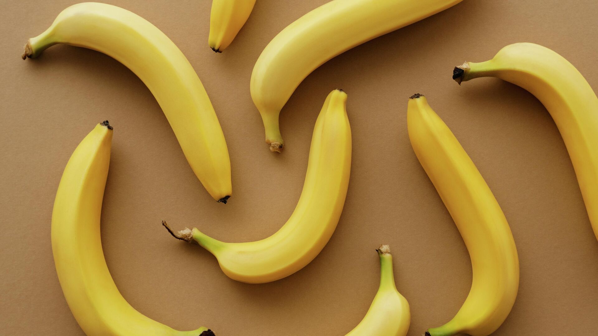 Как дольше сохранить бананы. Желтый банан. Производители бананов. Красивый банан. Банан калорийность.
