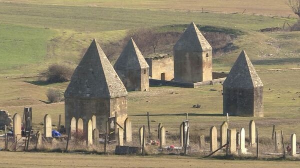 Мавзолеи Калахана в Шамахы находятся в плачевном состоянии - Sputnik Азербайджан