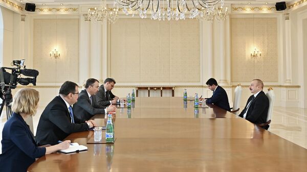 Президент Ильхам Алиев принял делегацию, возглавляемую специальным представителем Европейского Союза по Южному Кавказу - Sputnik Азербайджан